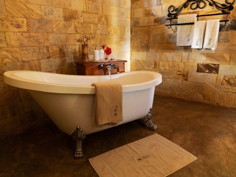 marera-lodge-luxury-bathroom